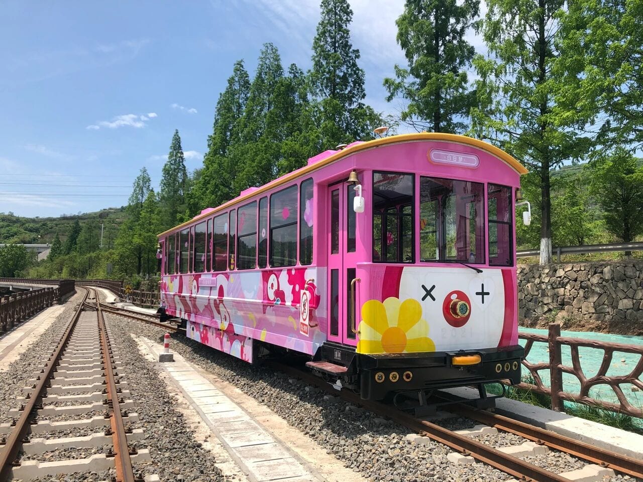 Xinchang Train Station Public Art